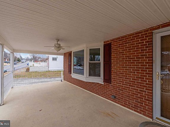 4th image of 7972 Cross Creek Dr