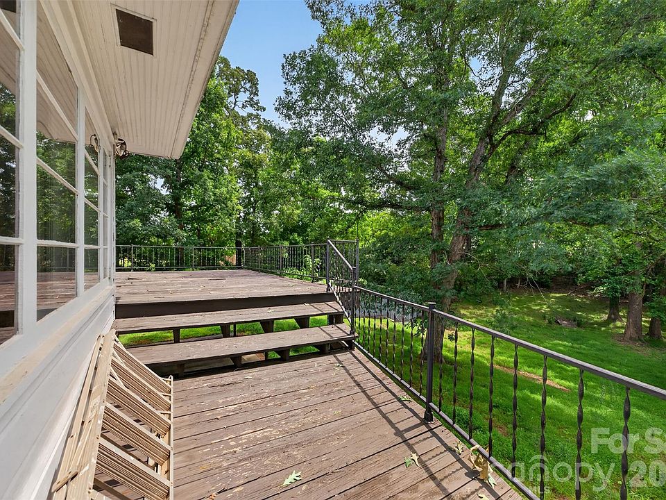 37th image of 311 33rd Street Dr SE