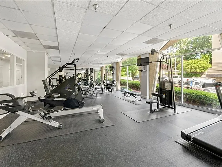 2479 Peachtree Rd NE #1801 — Photo 30
