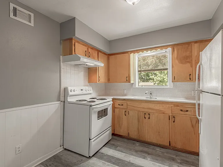818 University Ave #7 — Photo 9