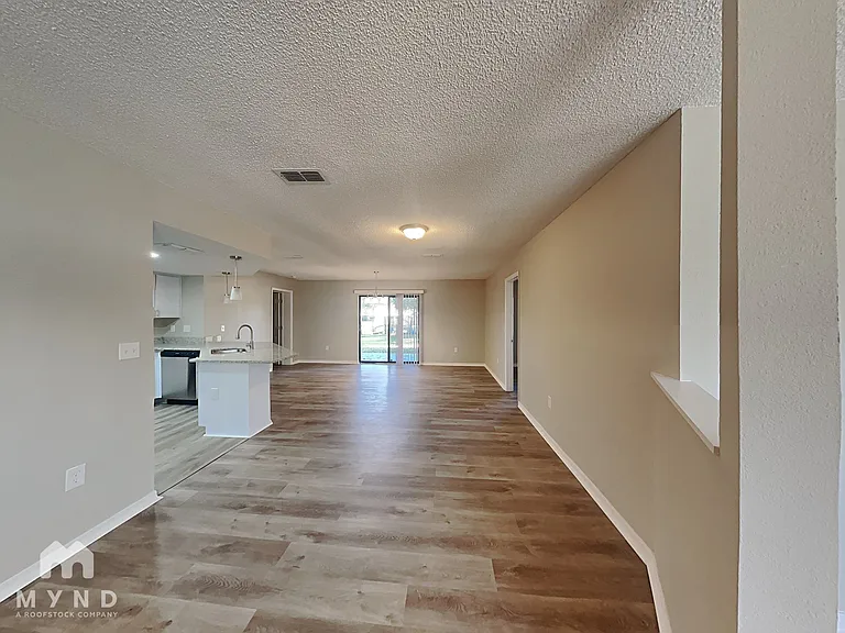10327 Lansfield St — Photo 3