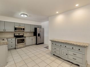 910 W Danbury Rd, Phoenix, AZ 85023