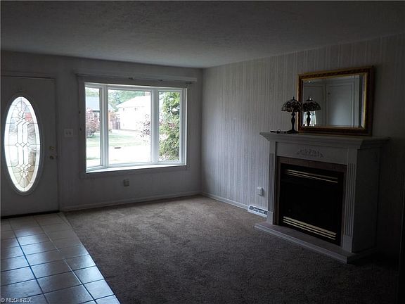 4th image of 31700 Douglas Dr