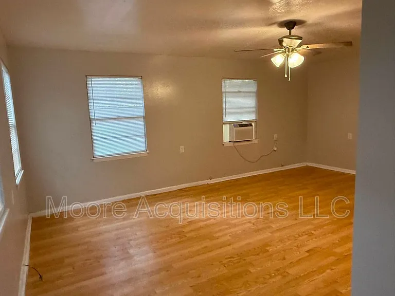 415 W Rainey St #B — Photo 9