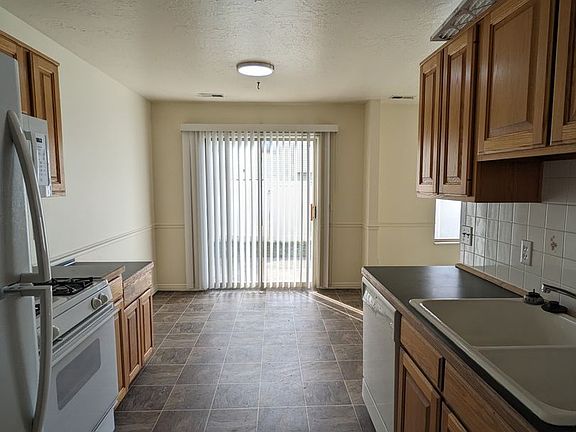 4th image of 438 E Rosewood Ln #26