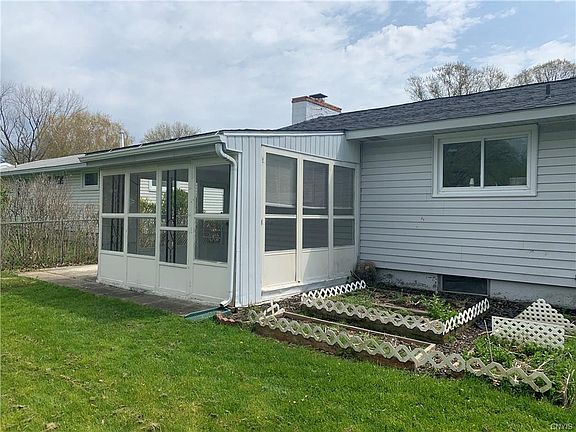 3rd image of 118 Saslon Park Dr