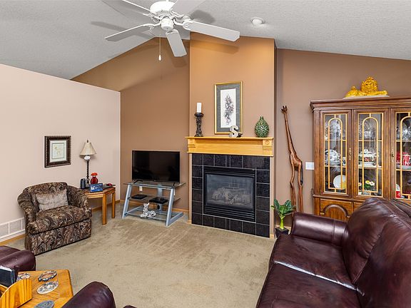 2nd image of 995 SE Rosewood Dr