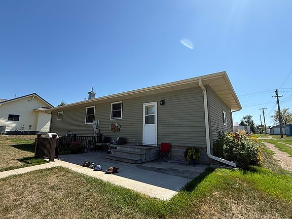 3rd image of 306 2nd St