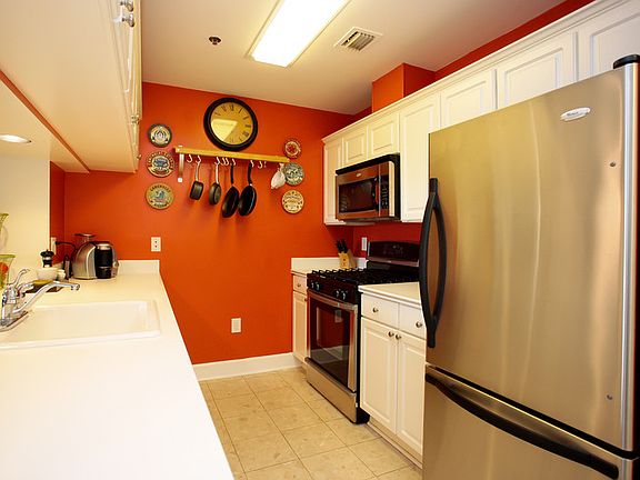 4th image of 1276 N Wayne St #Penthouse 18