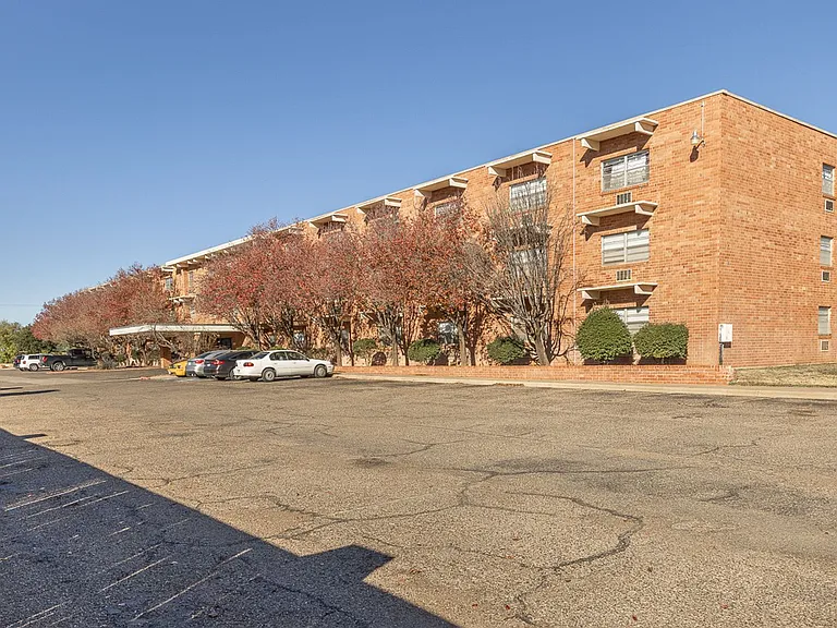 2601 York Ave — Photo 9