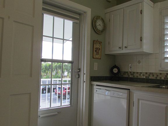 2nd image of 10 Garden St APT 201S
