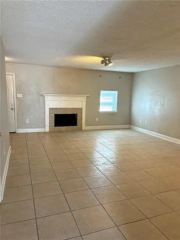 3 bed, 1.5 bath, 1414 sqft, $1,200 — Photo 4