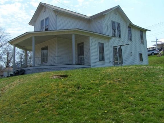 2nd image of 504 Elm St