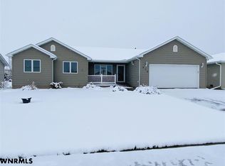 975 6th St, Gering, NE 69341