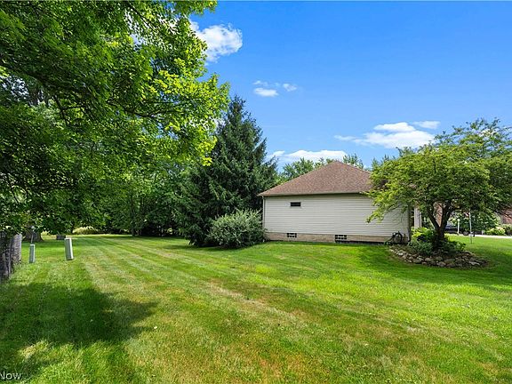 4th image of 4524 Leawood Dr NE