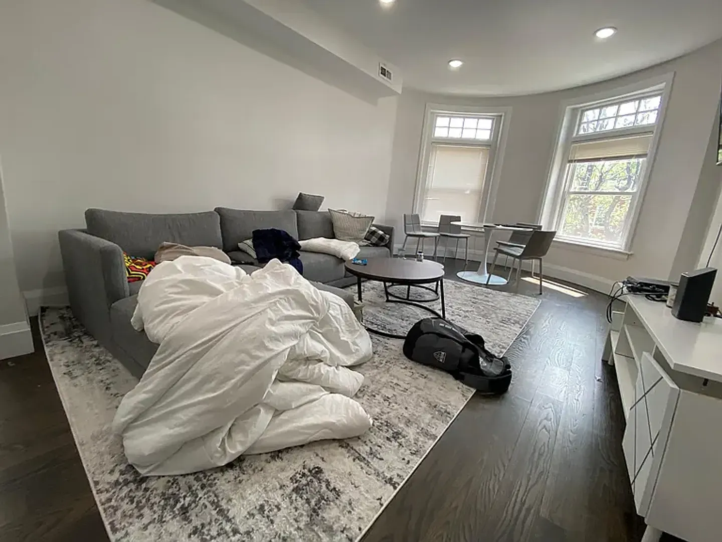 Renovated 4-bed/2-bath in Brookline! — Photo 3