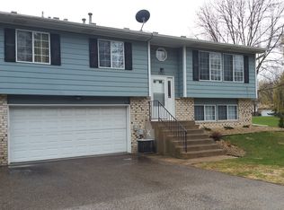 2286 Pond Ave E, Maplewood, MN 55119