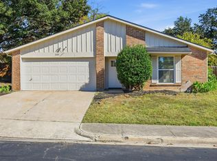 2132 Loma Verde Dr, Bedford, TX 76021