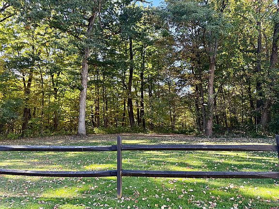 5th image of 930 Woods Rd