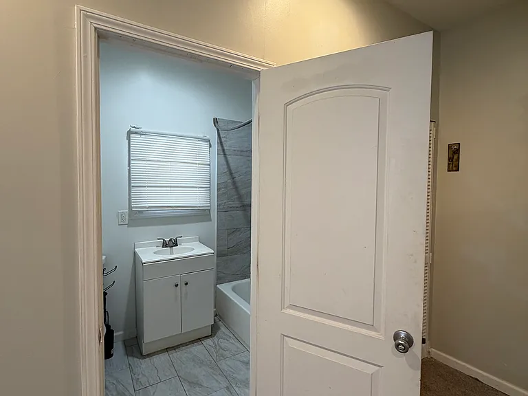 1222 Rowley Ave — Photo 10