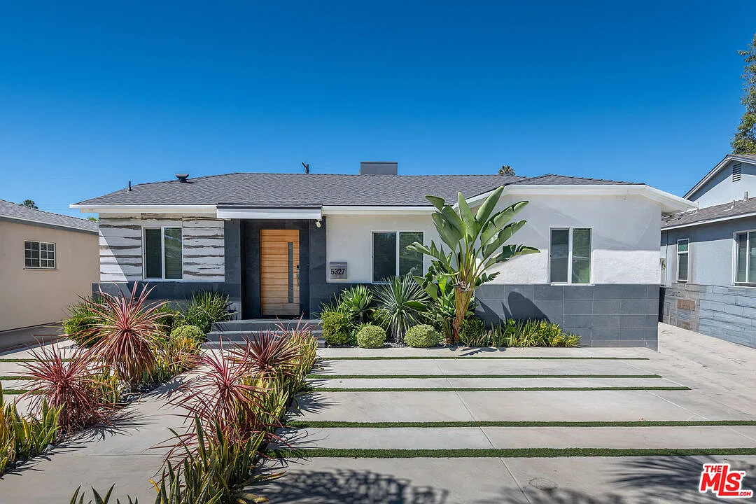 3 bed, 2.5 bath, $4,990 — Photo 1