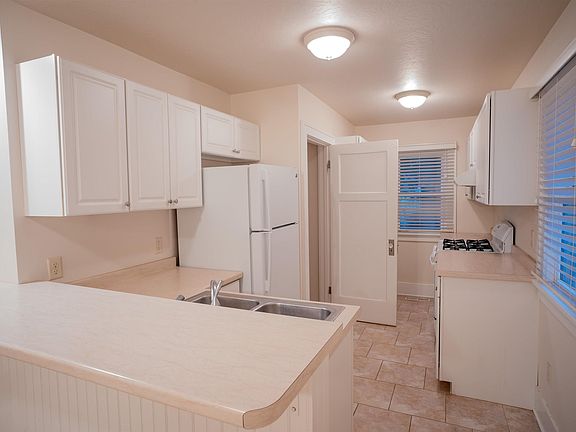 5th image of 3600 Ridge Ave