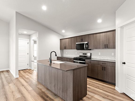 3rd image of 18391 N Sweet William Ave