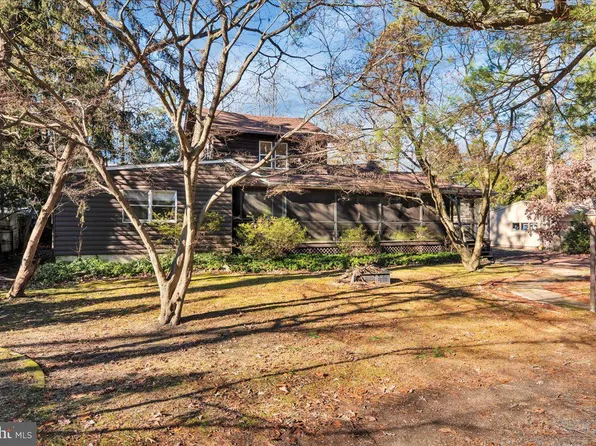 69 Oak Dr, Medford, NJ 08055