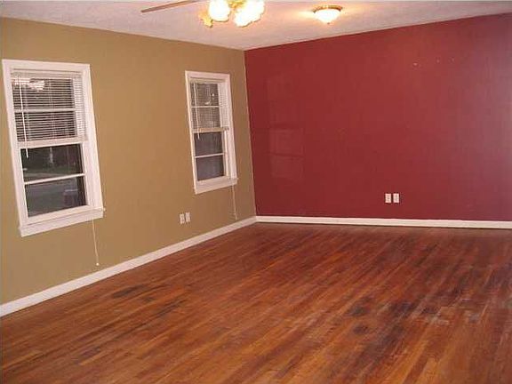 2nd image of 37 Redwood Cir