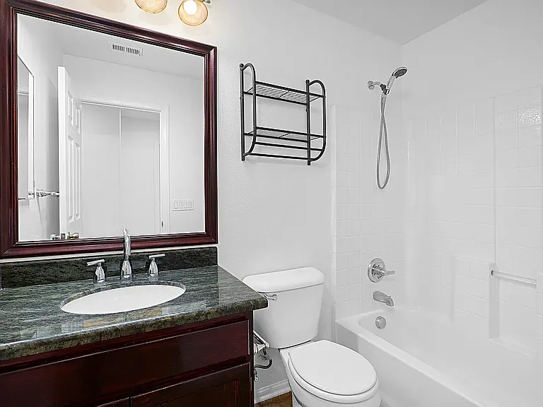 844 Covington Ave — Photo 16