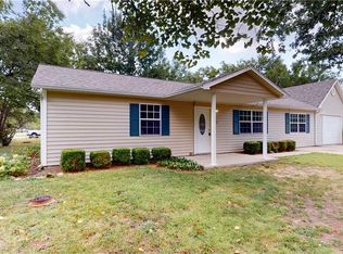 301 S 6th St, Sheldon, MO 64784