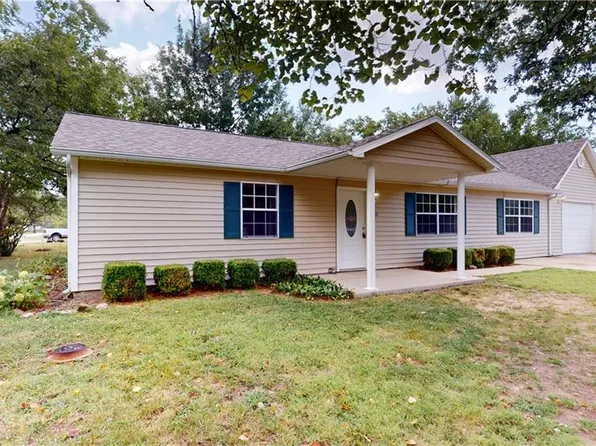 301 S 6th St, Sheldon, MO 64784