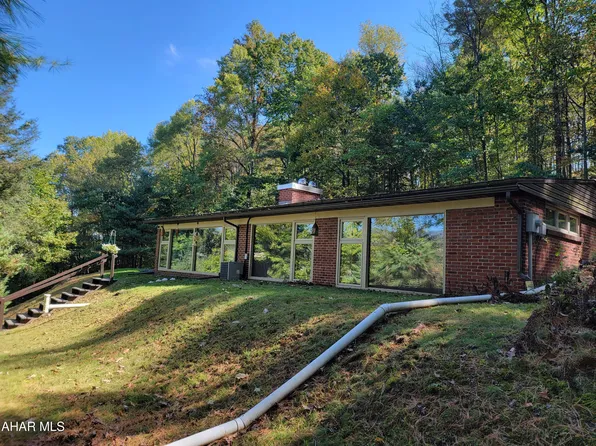 1 Laurel Dr, Tyrone, PA 16686