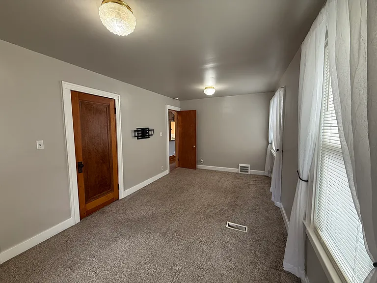 8369 Harding Ave — Photo 15