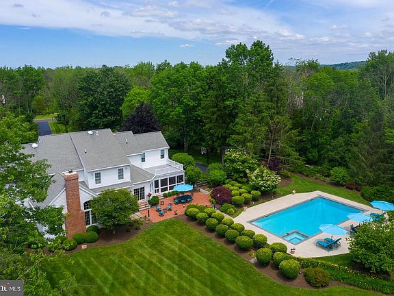 4th image of 105 Muirfield Ct