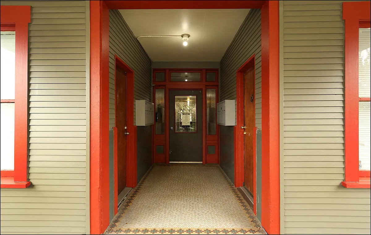 Building Photo - 68 NE Stanton St #J