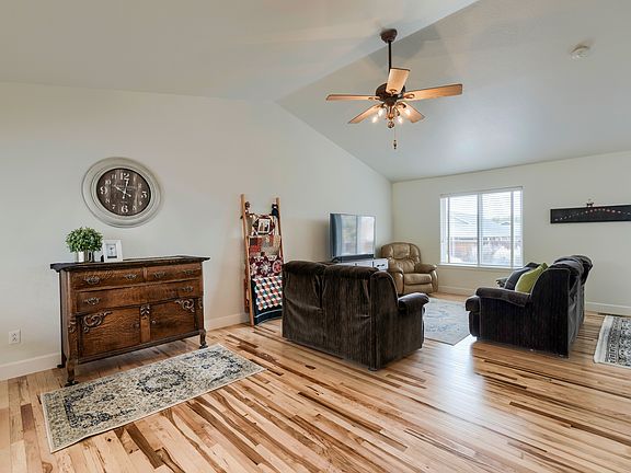 B2 - Living Room 1.jpg