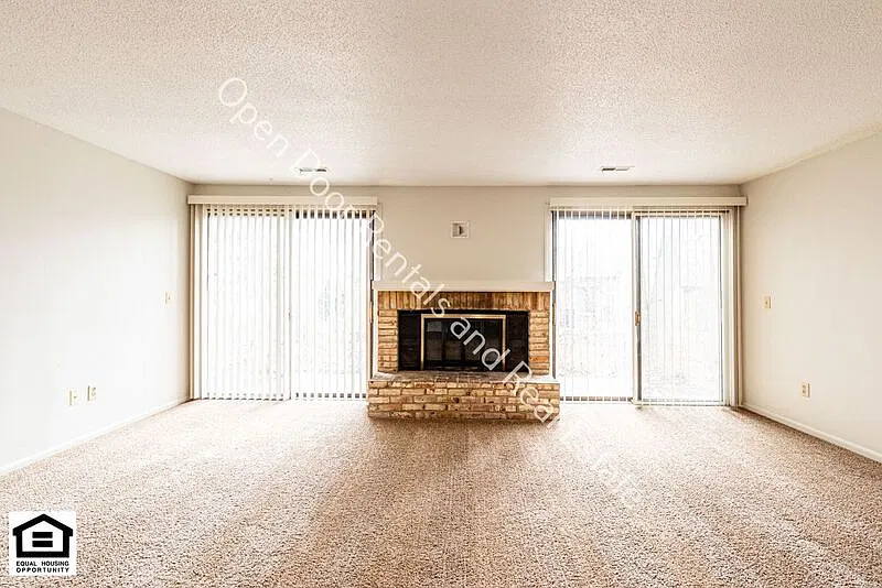 2 bed, 1.0 bath, 2050 sqft, $1,350 — Photo 4