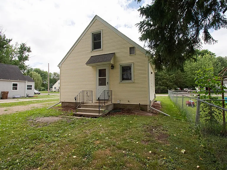 1206 10th St NE — Photo 13