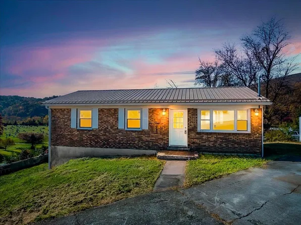 101 Warner St, Narrows, VA 24124