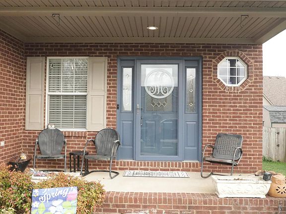 3rd image of 610 Oxford Rd