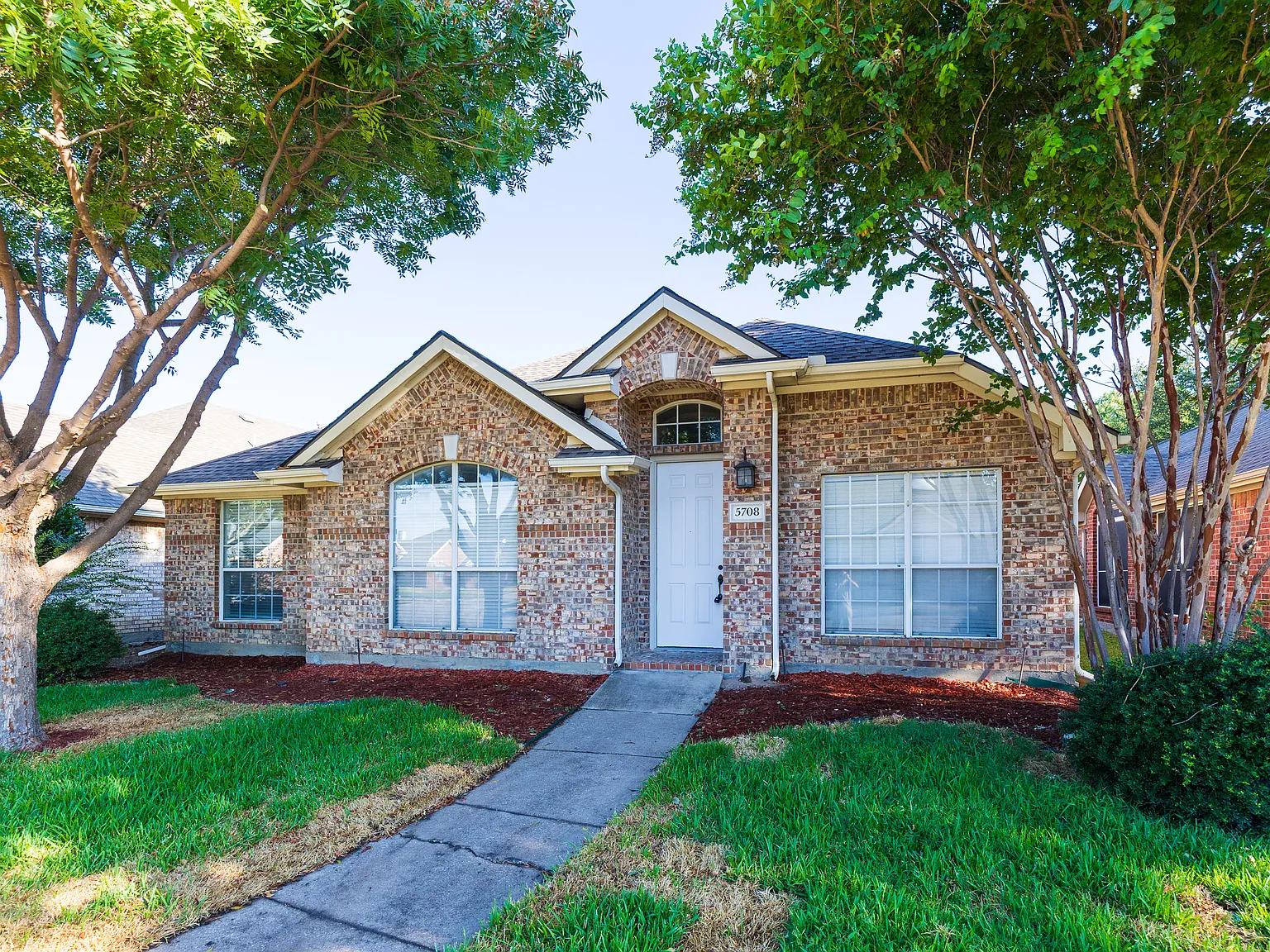 3 bed, 1628 sqft, $2,295 — Photo 2