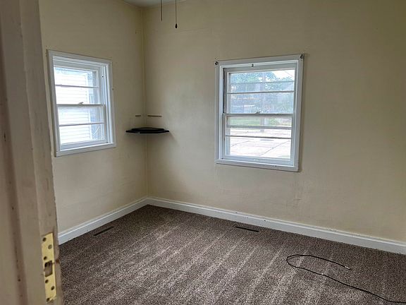 3rd image of 215 N Eastman Ave
