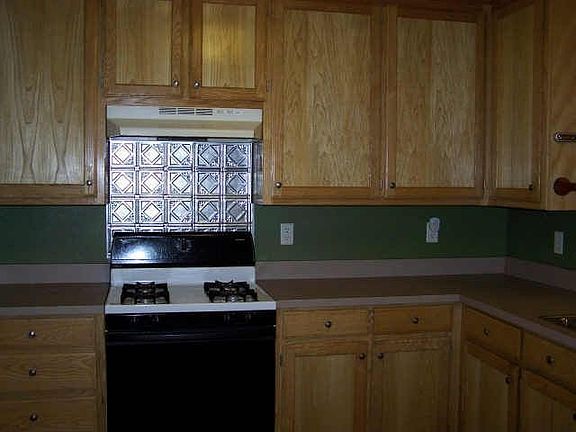 3rd image of 908 E Broadway Ave
