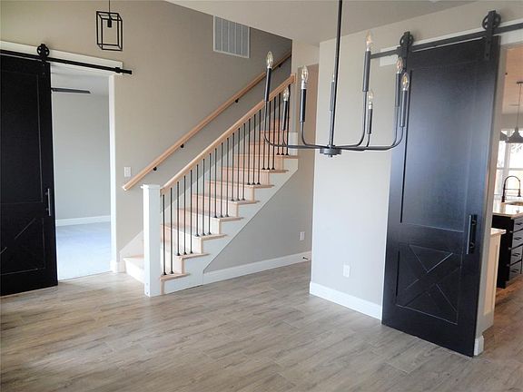 5th image of 529 Chandler Ct