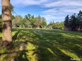 21438 Meridian Rd, Grosse Ile, MI 48138