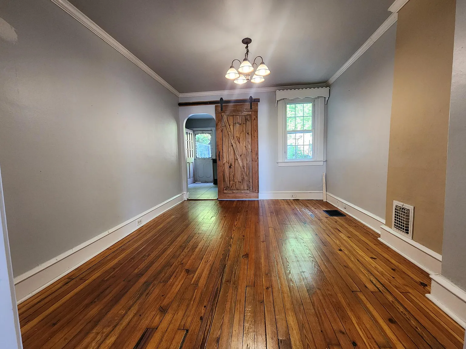 4147 Tower St — Photo 3