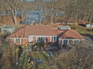 19 Laurel Dr, Oak Ridge, NJ 07438