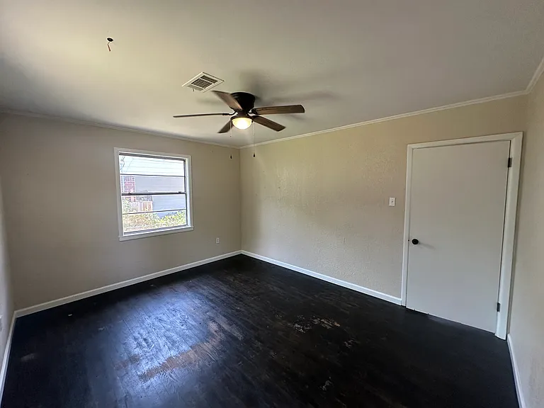 1004 N Erie Ave — Photo 12