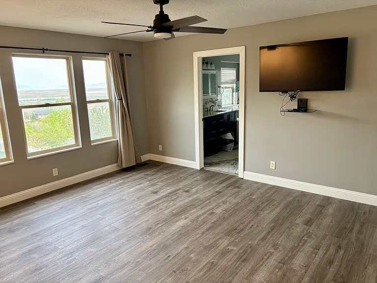 581 E Dorthea Way — Photo 16